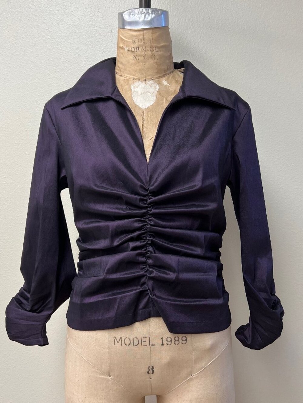 EUC Vintage Tadashi Shoji Iridescent Purple Ruched Front Zip Back Top Blouse 14